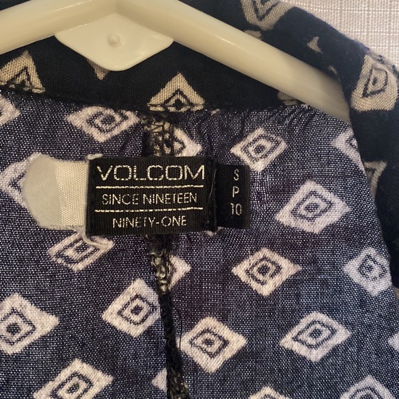 Volcom shirt - Picture 3 of 5